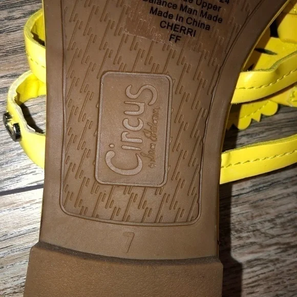 NWOB  Sam Edelman Yellow Canyon Medallion Sandals Size 6 - Picture 10 of 12